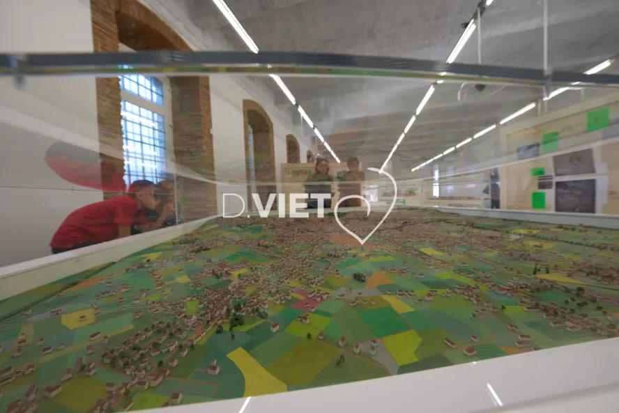Photo TOULOUSE by VIET - Maquettes d'architecture et projets urbains (1960-2022)