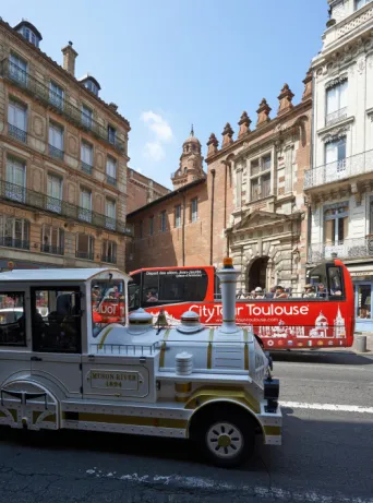 Photo TOULOUSE by VIET - City tour et Petit train touristique Place d'Assezat