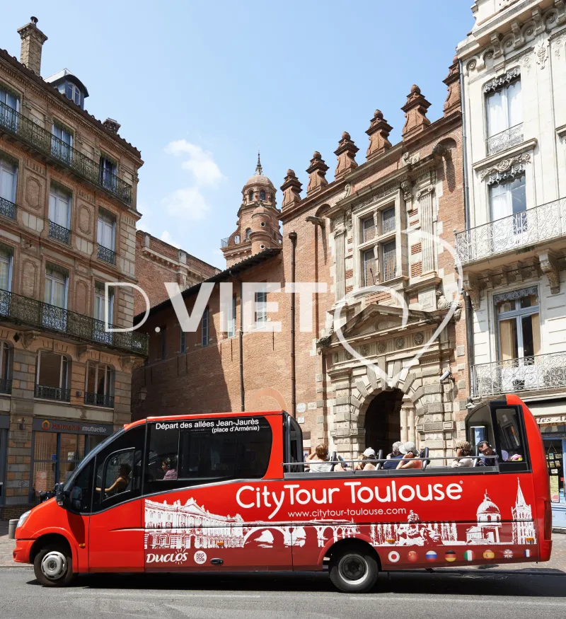 Photo TOULOUSE by VIET - City tour Place d'Assezat