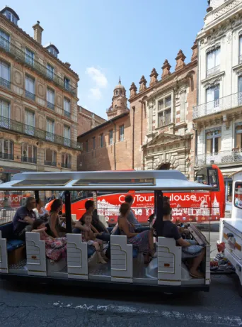 Photo TOULOUSE by VIET - City tour et Petit train touristique Place d'Assezat