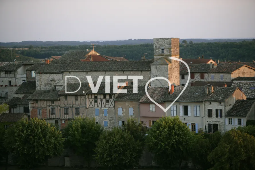 Photo TOULOUSE by VIET - 81 CASTELNAU de MONTMIRAIL N43°57549 E001°49111 ©VIET 361.com