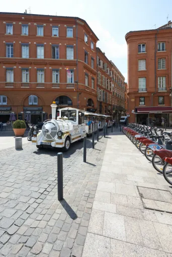 Photo TOULOUSE by VIET - Petit train touristique Place Rouaix