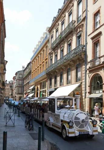 Photo TOULOUSE by VIET - Petit train touristique Rue Croix Baragnon