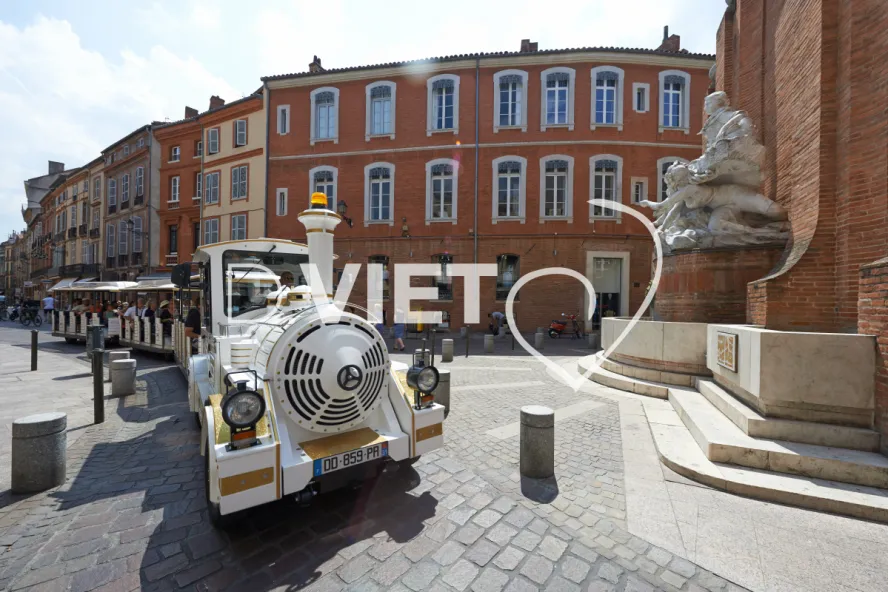 Photo TOULOUSE by VIET - Petit train touristique Place ST Georges