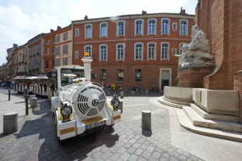 Photo TOULOUSE by VIET - Petit train touristique Place ST Georges