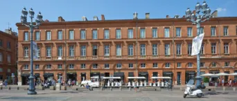 Photo TOULOUSE by VIET - Petit train touristique Place Du Capitole