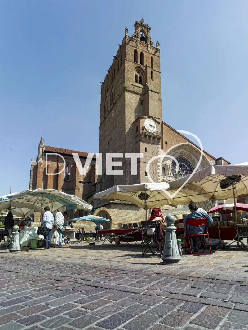 Photo TOULOUSE by VIET - Place Saint-Etienne