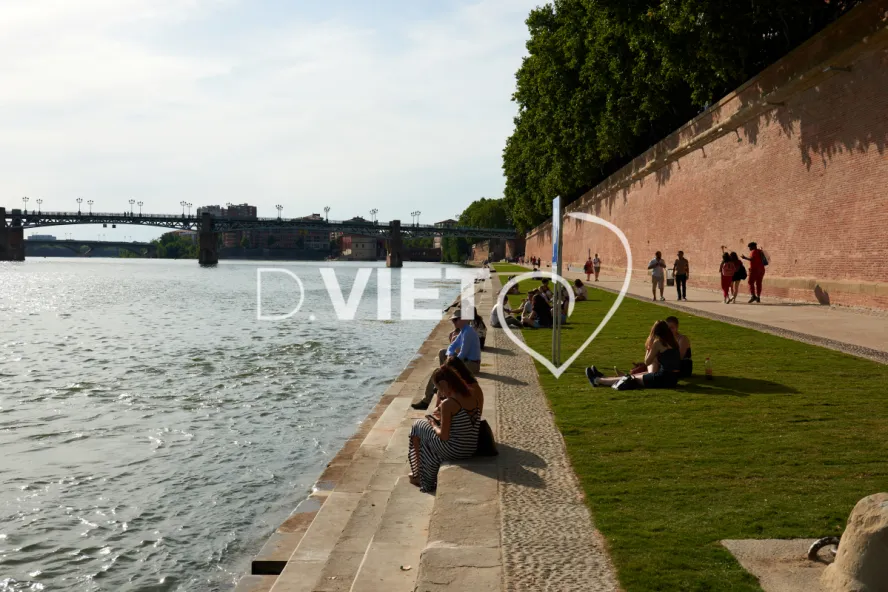 Photo TOULOUSE by VIET - au bord de la Garonne