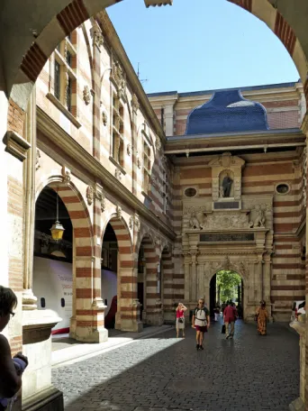 Photo TOULOUSE by VIET - Capitole cour Henri IV
