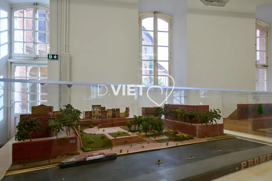 Photo TOULOUSE by VIET - Maquettes d'architecture et projets urbains (1960-2022)