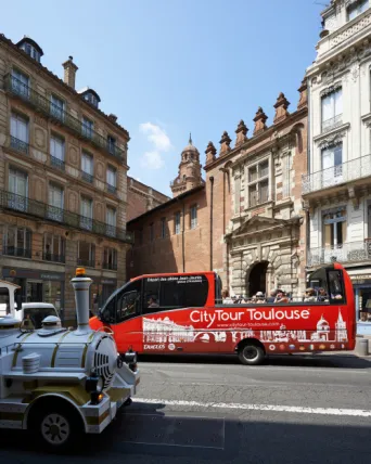 Photo TOULOUSE by VIET - City tour et Petit train touristique Place d'Assezat