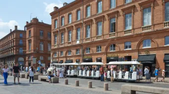 Photo TOULOUSE by VIET - Petit train touristique Place Du Capitole
