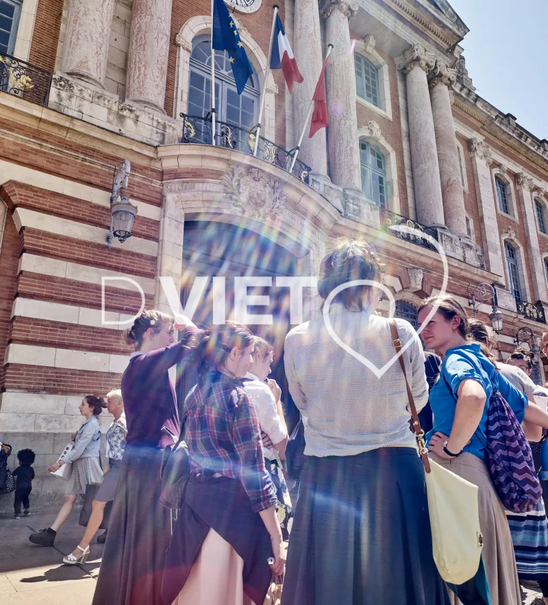 Photo TOULOUSE by VIET - Capitole groupe touristes