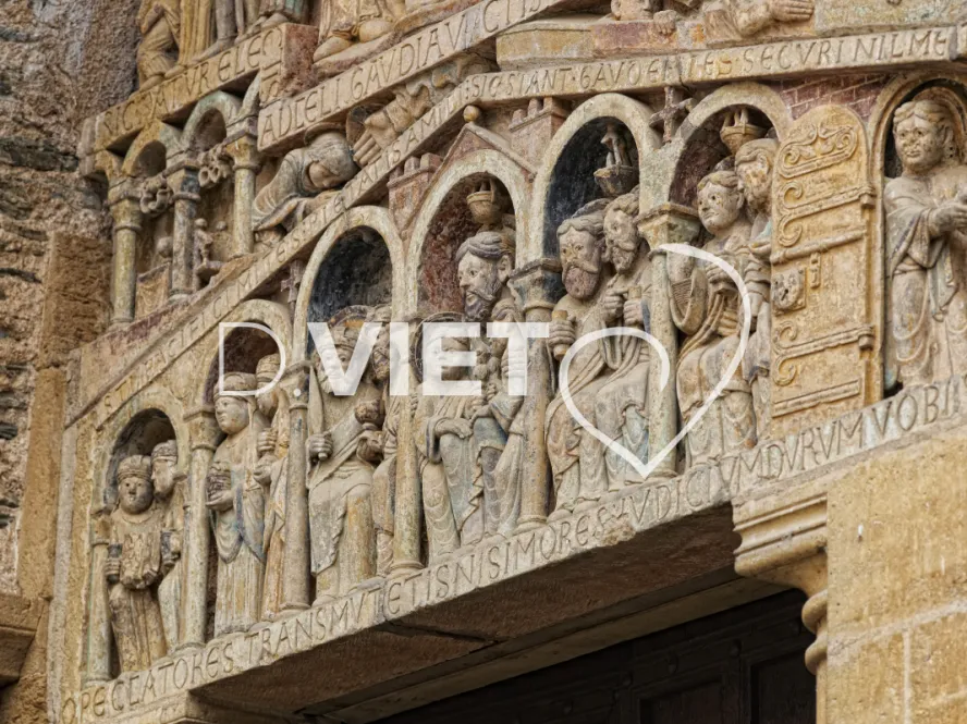 Photo TOULOUSE by VIET - Tympan de l'abbatiale de Conques (XI e siècle)