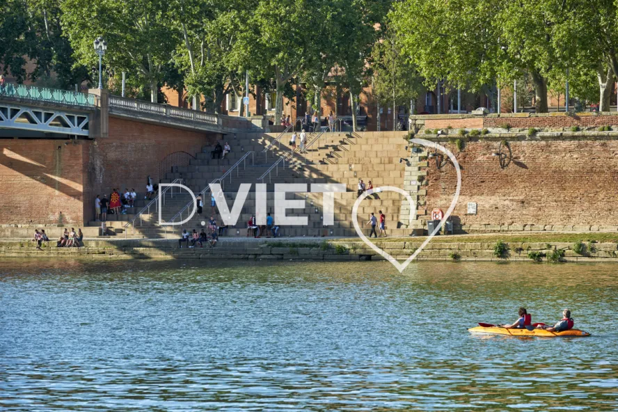 Photo TOULOUSE by VIET - quais et place Saint pierre
