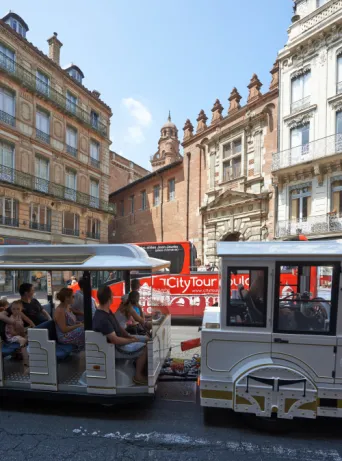 Photo TOULOUSE by VIET - City tour et Petit train touristique Place d'Assezat