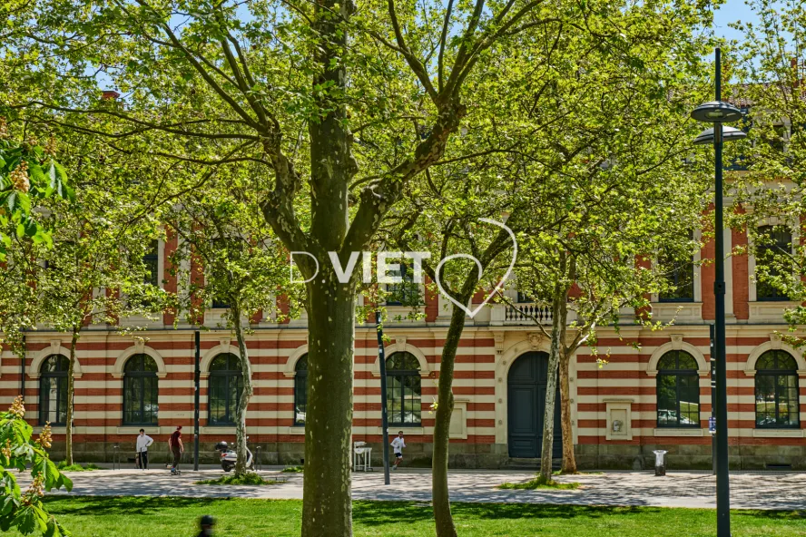 Photo TOULOUSE by VIET - Allées Jules Guesde Quais des savoirs