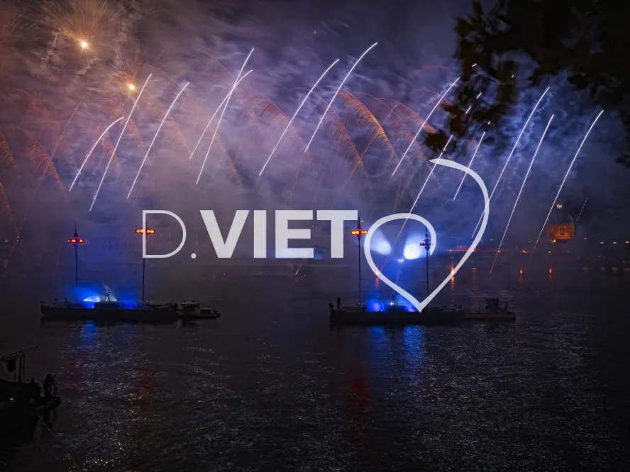 Photo TOULOUSE by VIET - Spectacle sur la garonne